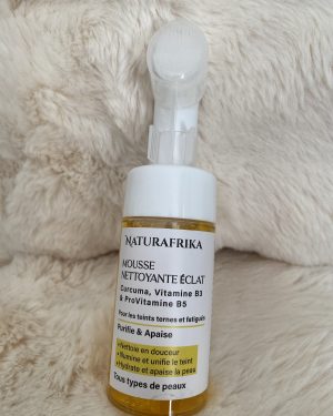 Mousse nettoyante éclat avec brosse au curcuma et vitamine b3 et provitamines b5