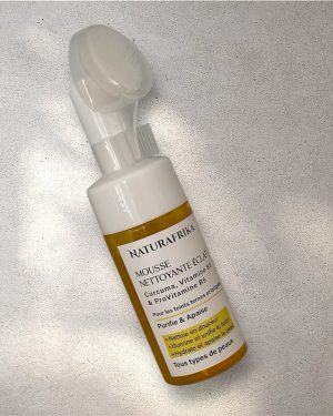 Mousse nettoyante éclat avec brosse au curcuma et vitamine b3 et provitamines b5